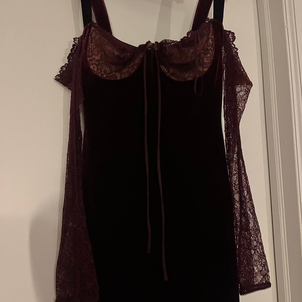 House of CB ‘Ivy’ Black Cherry Velvet Gown